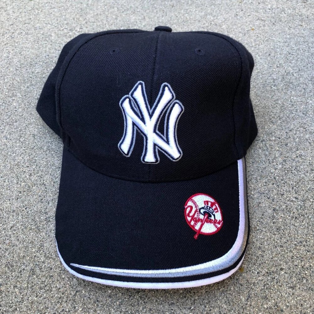 TWINS ENTERPRISE New York Yankees Hat Men's MLB Adjustable Cap Blue Embroidered​